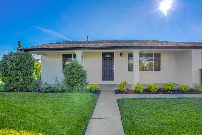 Picture perfect place to call home - 4725 Sawtelle Blvd Casa