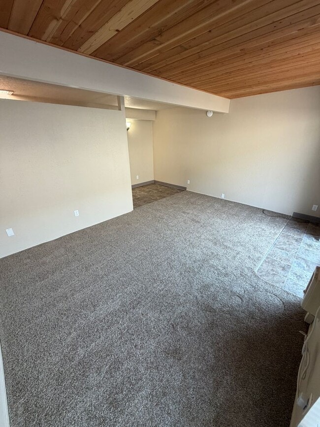 Photo - 2120 NW Janssen St Unit J09 - V