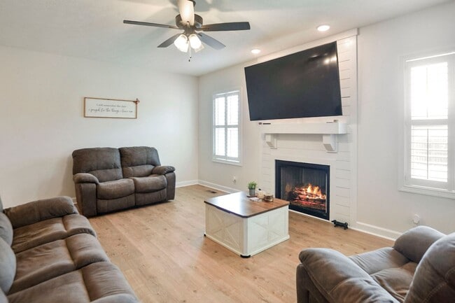 Photo - Pet Friendly Four Bedroom!