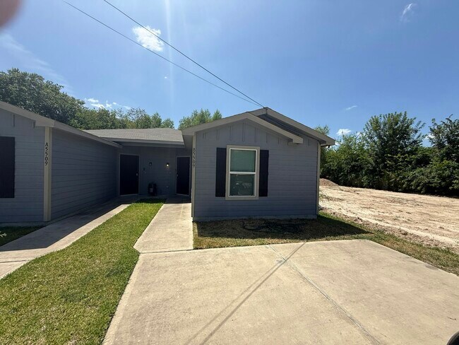 Photo - 5509 Nielan St