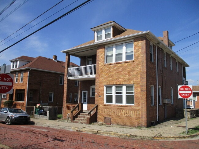 Building Photo - 799 Kerr St Unit 1st Floor Rental