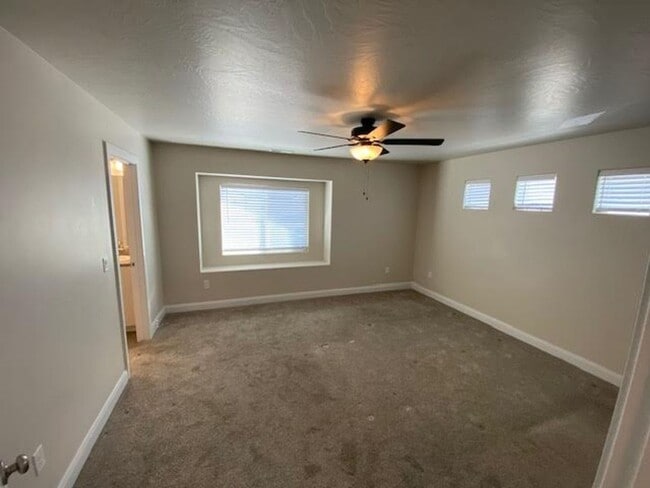 Photo - 3 Bed - 2.5 Bath, Large Townhouse - 2 Car Garage