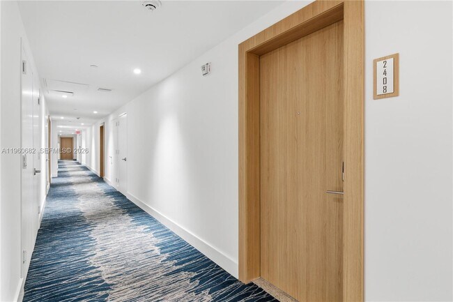 Photo - 90 SW 3rd St Unidad 2408