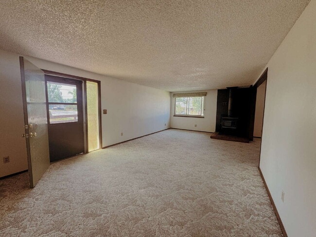 Photo - Spacious 3 bedroom, 2 bathroom home in Lander
