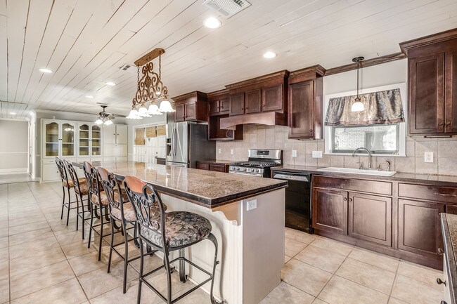 Photo - 102 Wilbert St