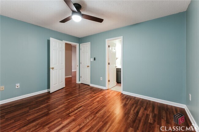Building Photo - 180 Oak Dr Rental