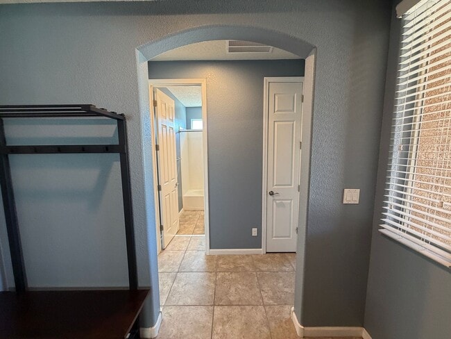 Photo - 4 Bedroom Single Story Home Available Near Golf Course Rd & Southern Blvd!