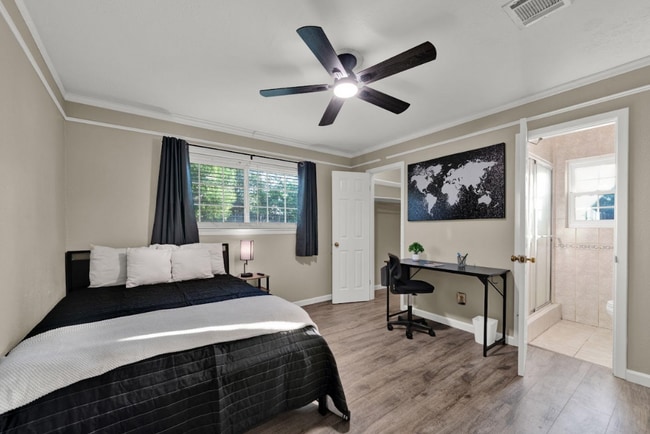 Building Photo - 3539 Westhampton Dr