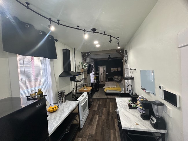 Photo - 859 S Grn St Unidad 2