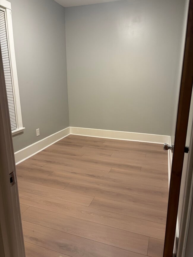 bdrm 3 - 1429 Quarry Ave NW Unit 1