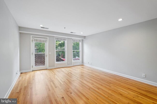 Photo - 110 Cameron St Unidad CS103