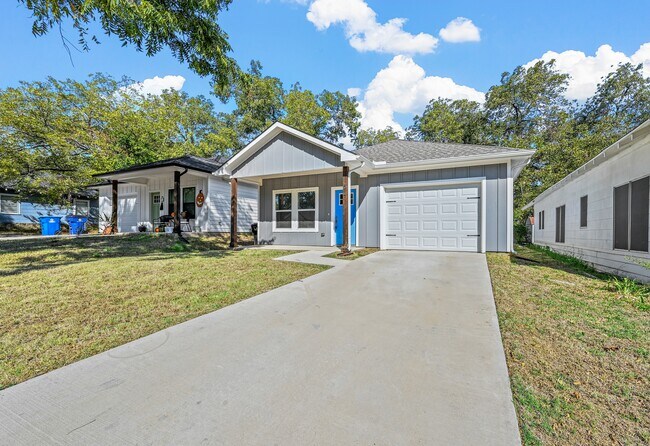 Photo - 517 E Heron St