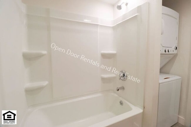 Photo - 918 W King St Unidad #1