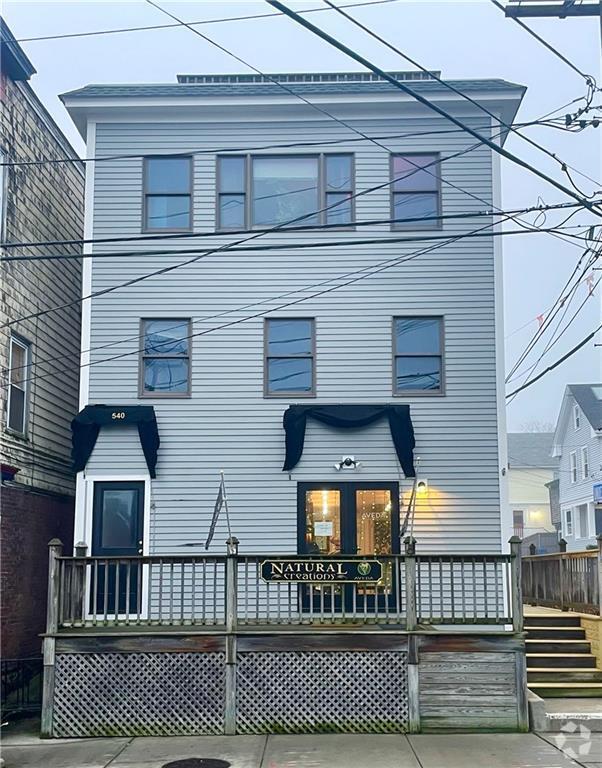Building Photo - 540 Thames St Rental