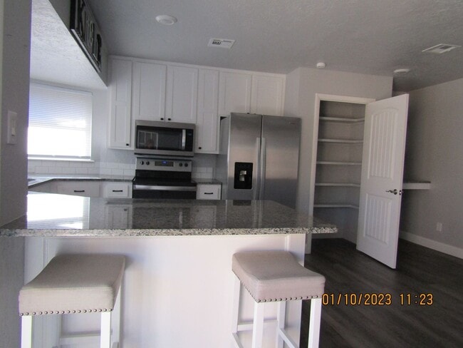 207 NE 46th St