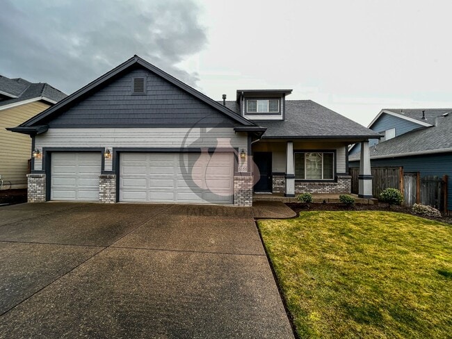 Building Photo - Beautiful Home Next Creekside Golf Club