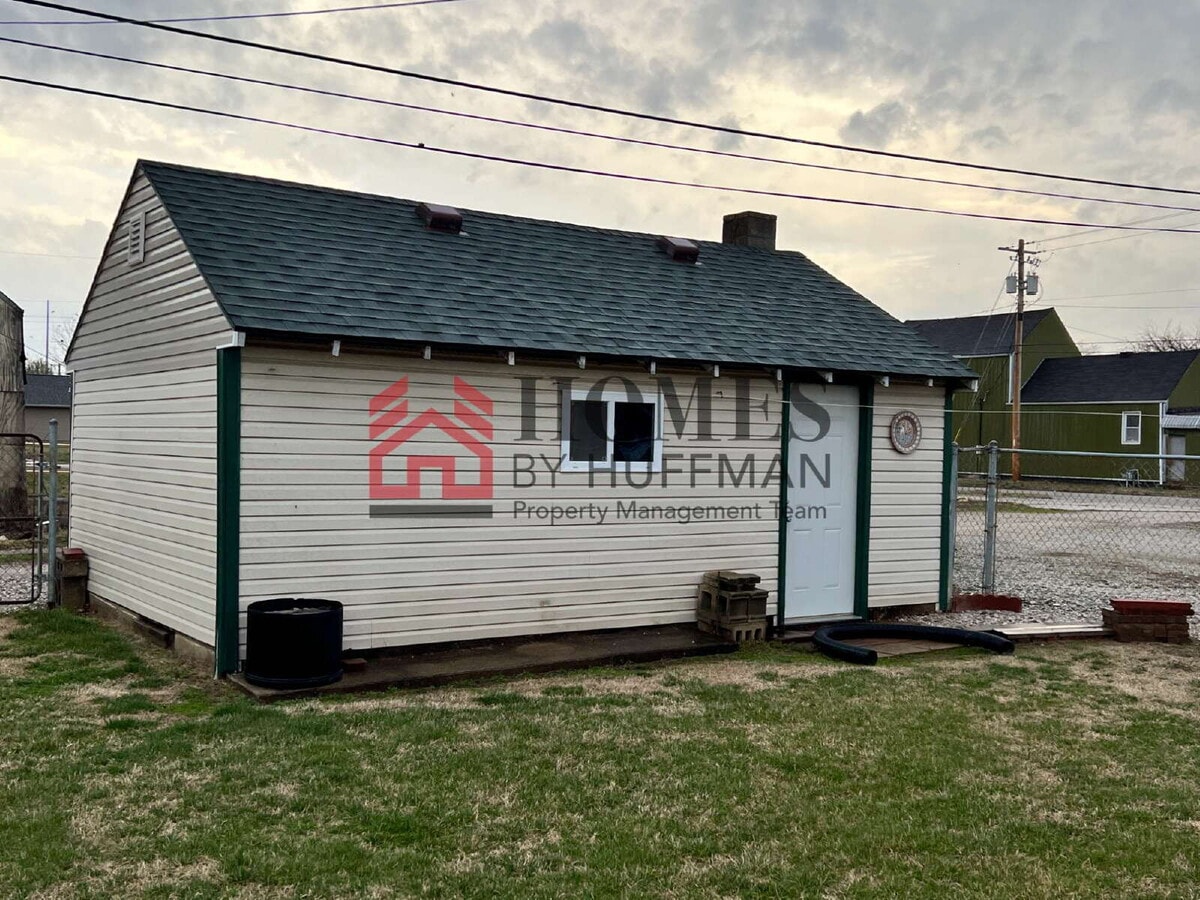 Photo - Spacious One Bedroom House | Garage | Fenced Yard