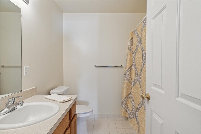 Two Bedroom B - 2 Bed / 2 Bath - 865 Sq.Ft. - South Pointe