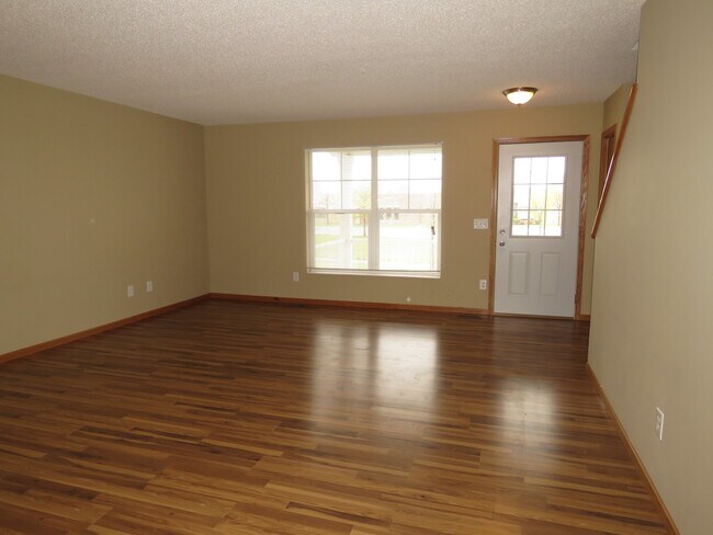Photo - 3bd 2ba 2car garage town home $2295/mo+ ut...