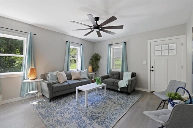 Photo - 22 W Canal St