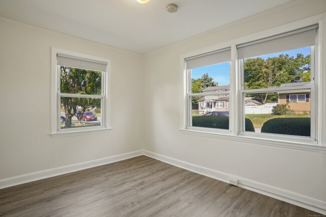 Photo - 221 Hunyadi Ave