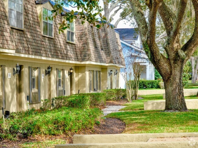 Building Photo - UPDATED 2 Bedroom 2 Bath Woodcrest Condo i...