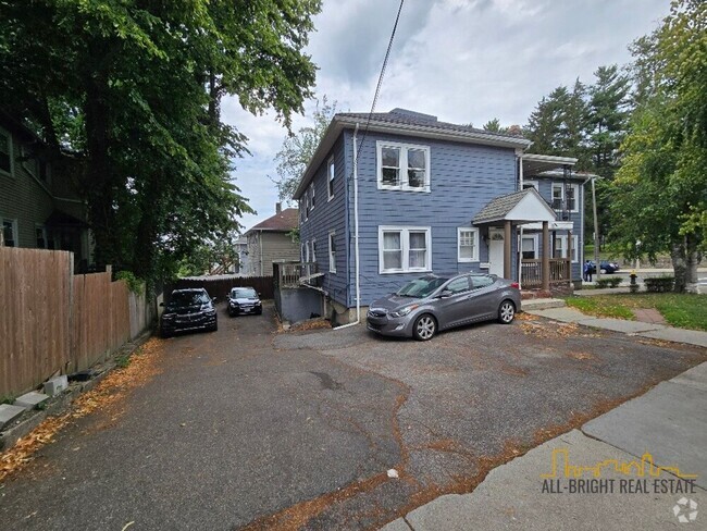 Building Photo - Large Duplex - Off-Street Parking - Centra... Rental