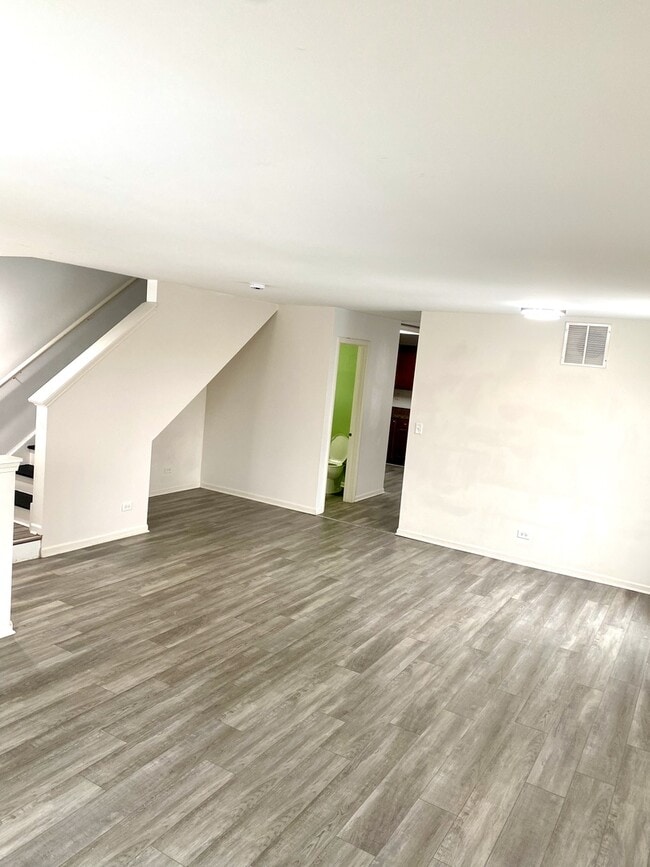 Photo - 308 Niagara Dr