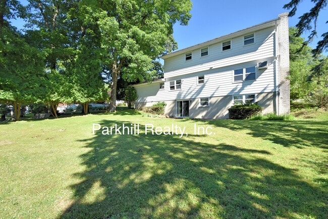 Photo - 122 E Plainfield Ave