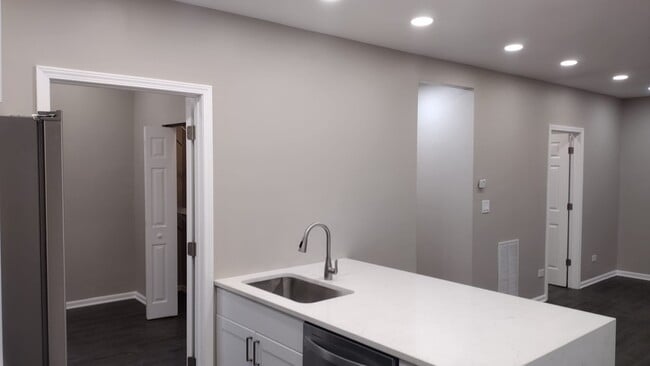 Photo - 1838 S May St Unit Apt 1R