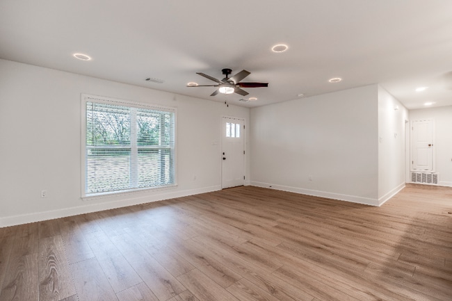 Photo - 402 Jefferson St