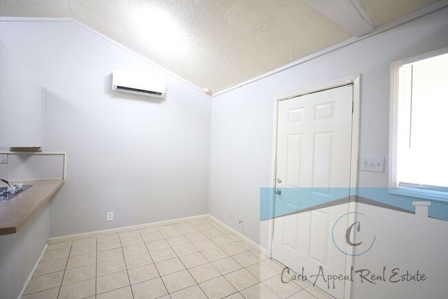Photo - 1 bed, 1 bath apartment - HUD accepted!!