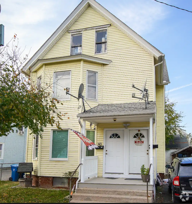 Building Photo - 42 E School St Unit 2 Rental