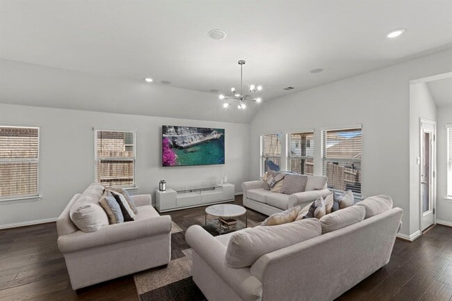 220 Algaroba Loop