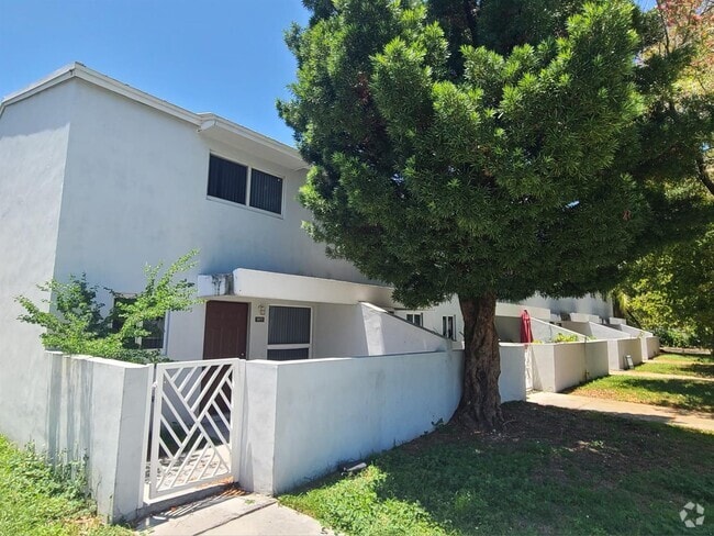 Building Photo - 1977 NW 5th Pl Unit 408 Rental