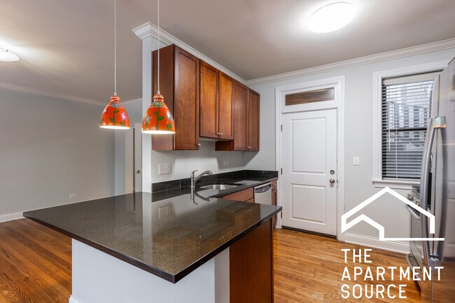 Photo - 736 W Addison St