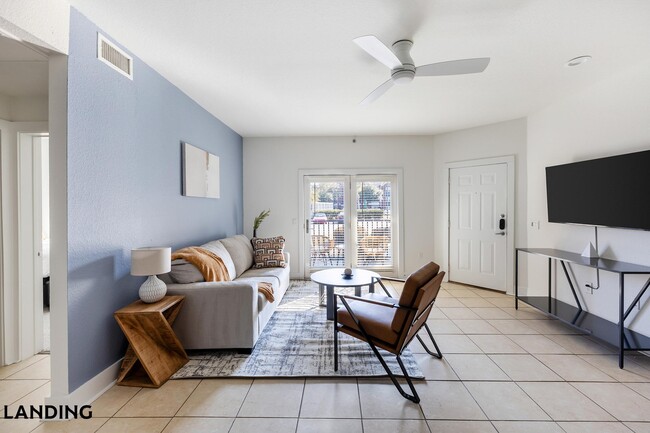 Photo - 20050 Oak Rd E Unidad 806