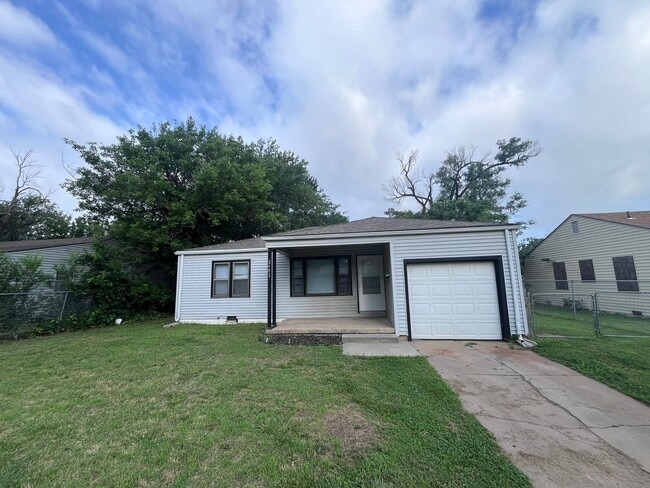 Building Photo - Cute 3 bedroom, 1 bath home