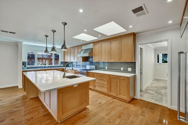 Photo - 1681 Kensington Ave