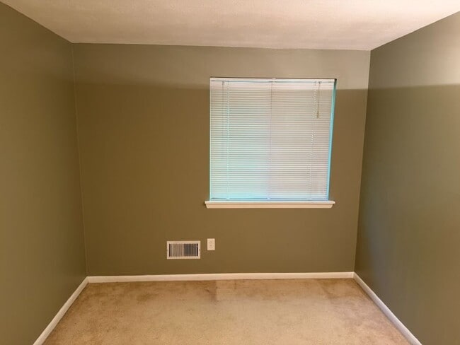 Photo - 148 Penn Ln