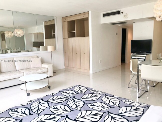 Building Photo - 100 Lincoln Rd Unit 524