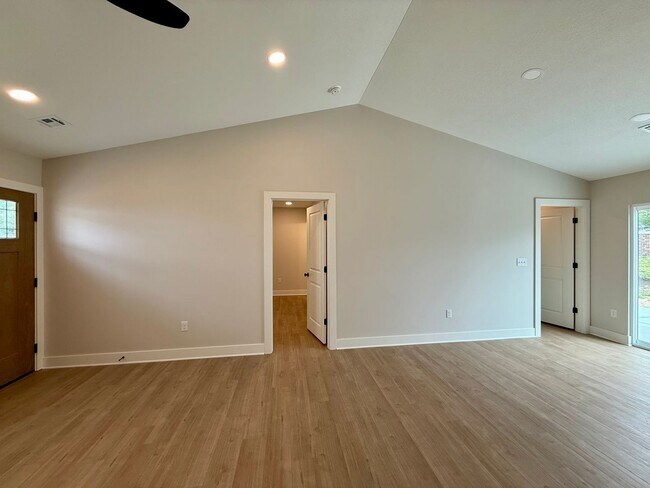 Photo - 765 N Kansas St