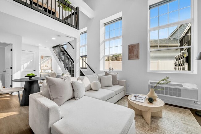 Photo - 315 Railroad Ave Unidad 114