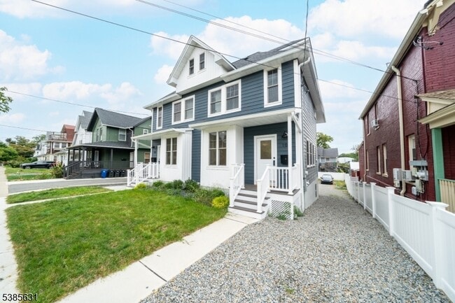 Building Photo - 105 N Fullerton Ave Unit A