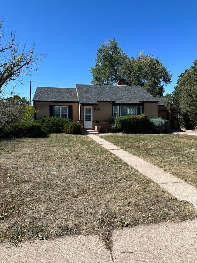 2 BEDROOM, PLUS BONUS ROOM, 2 BATHROOM, SI... House House Rental in