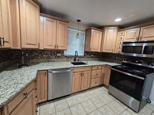 305 Longview Dr
