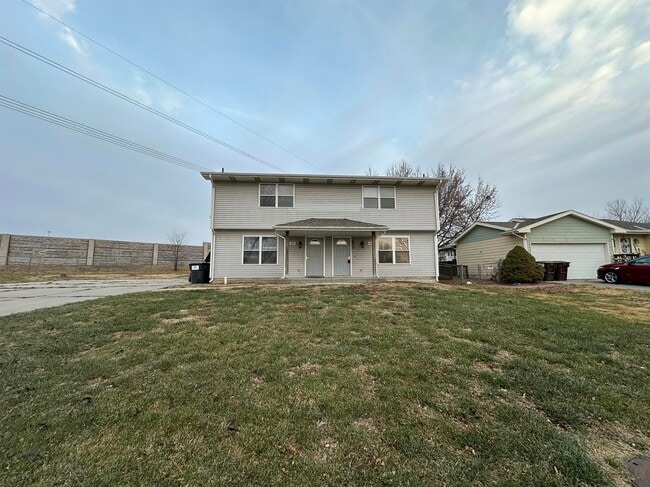 Building Photo - 926 W Belmont-