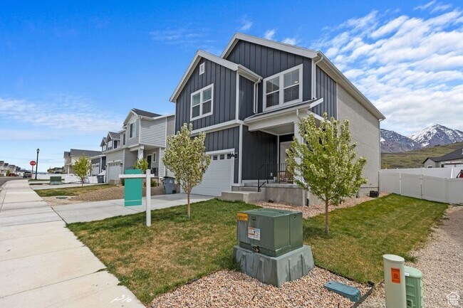Photo - 1323 S Raintree Ln