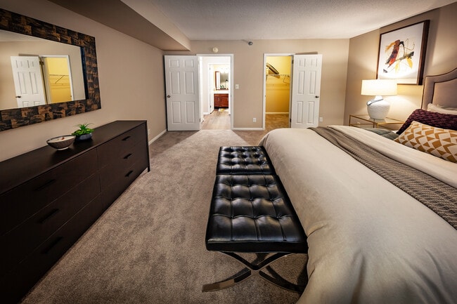 Spacious Bedroom - Grandin House