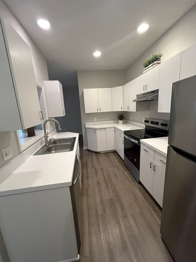 Photo - 1600 Sturdivant Dr